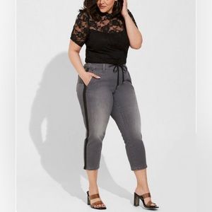 FINAL DISCOUNT ‼️LOWEST PRICE‼️ WORN ONCE! LIKE NEW Torrid Jeans